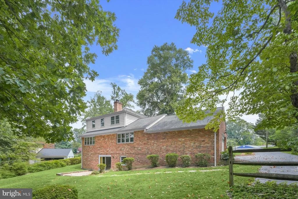 Photo of 9118 SEVEN LOCKS ROAD