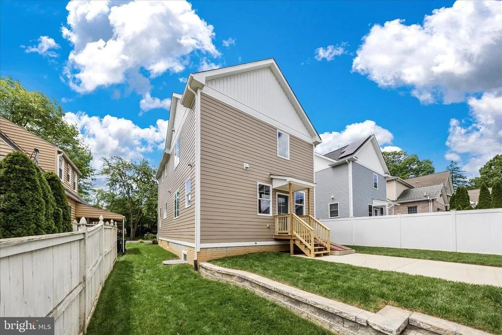 Photo of 109 W 13TH STREET