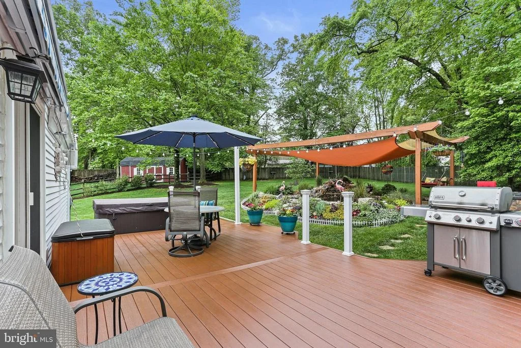 Photo of 10000 MADRONAWOOD DRIVE