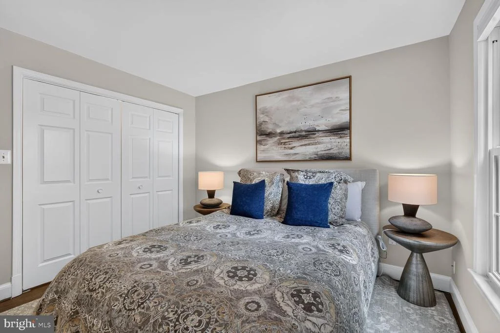 Photo of Unit D at 3271 SUTTON PLACE NW