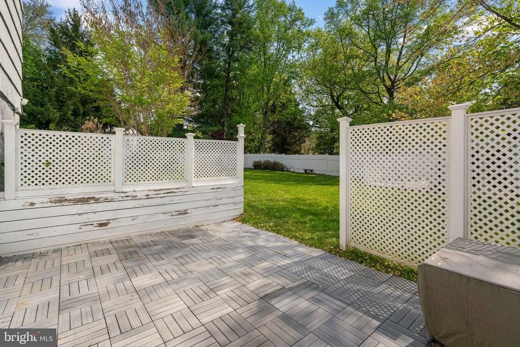 Photo of 5008 LAKE CIRCLE W