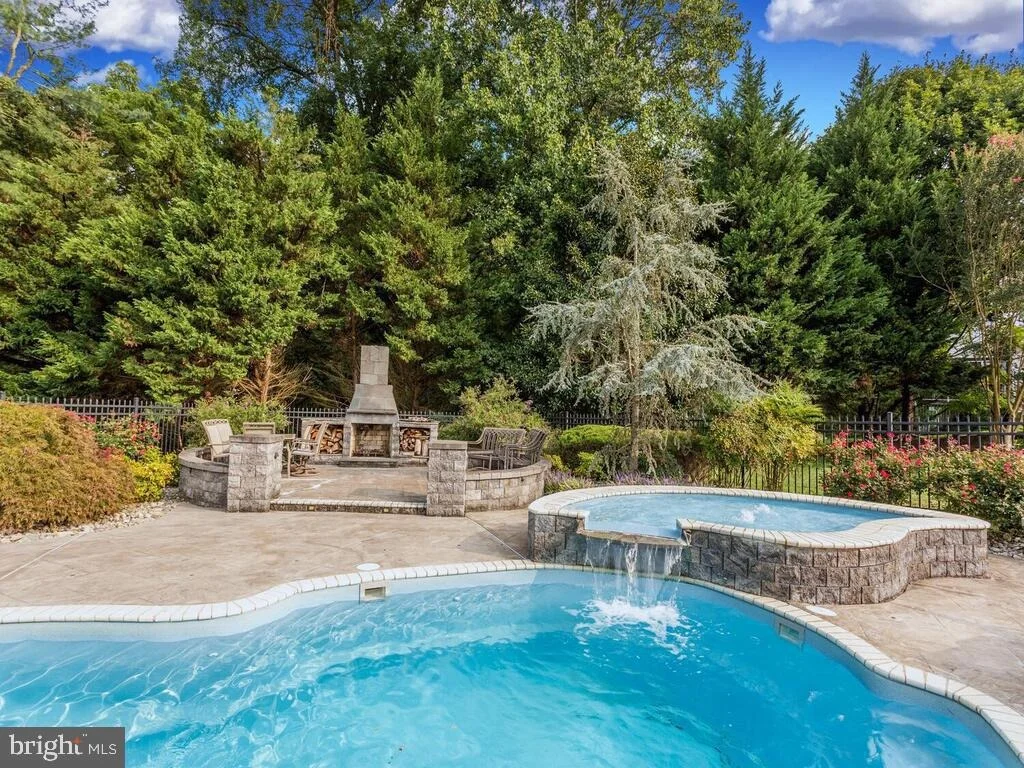 Photo of 12500 PERRYWOOD LANE
