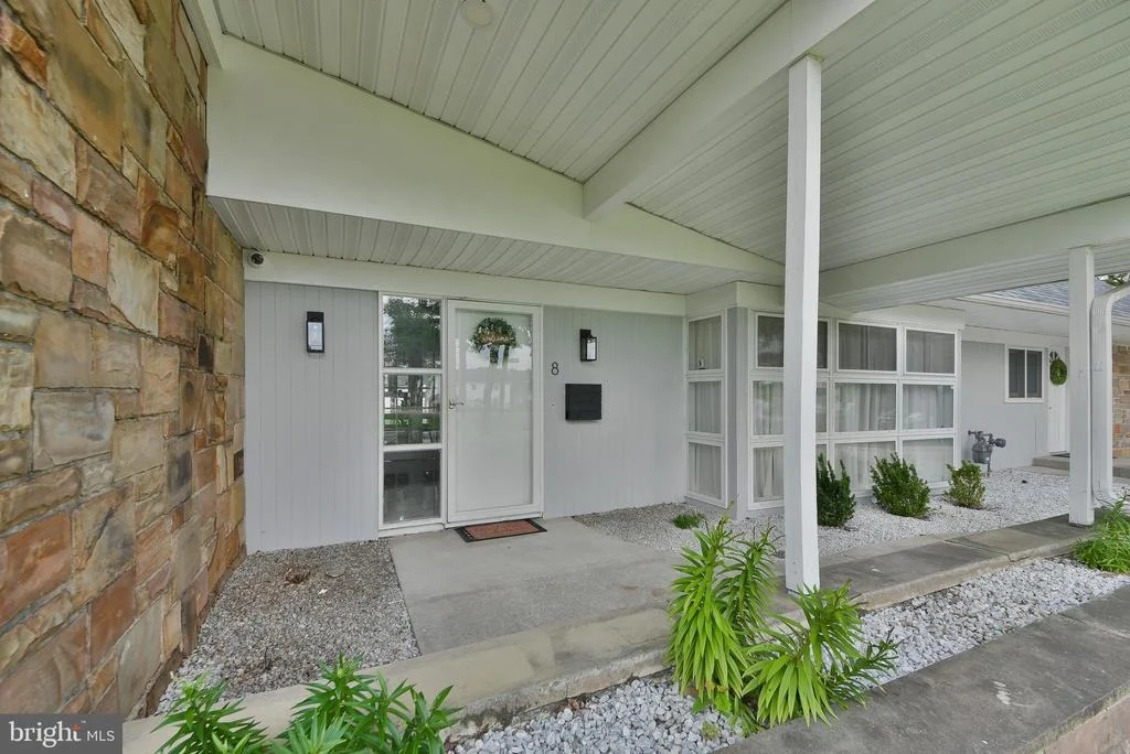 Photo of 8 WINDOVER LANE