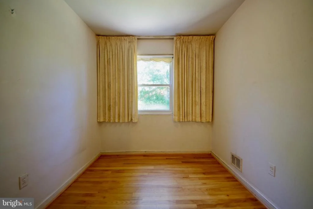 Photo of 10409 ROYALTON TERRACE
