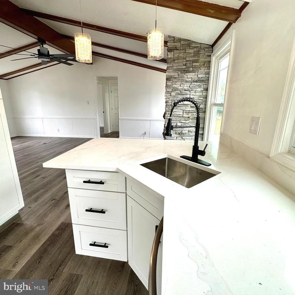 Photo of 606 RED OAK DRIVE