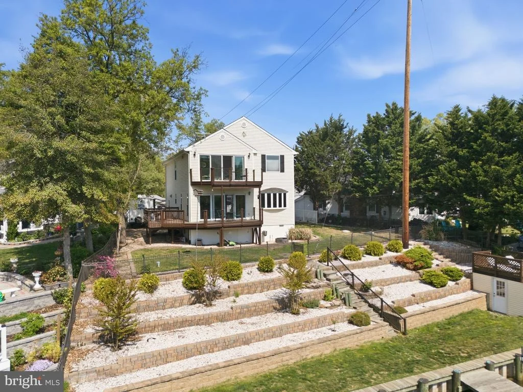 Photo of 426 RIVERSIDE DRIVE