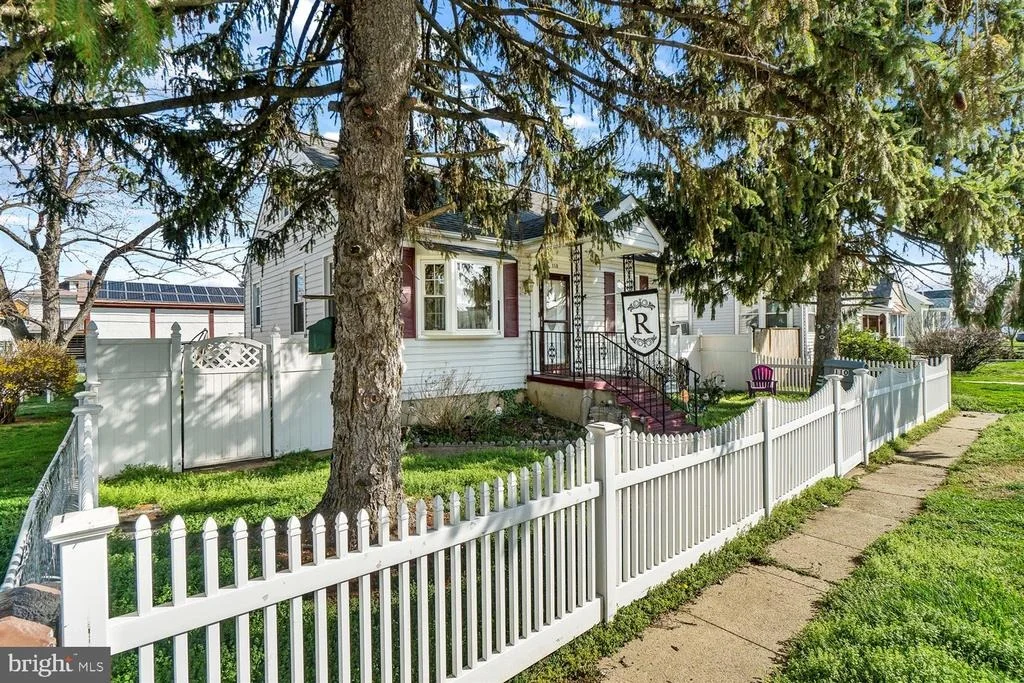 Photo of 110 DORIS AVENUE