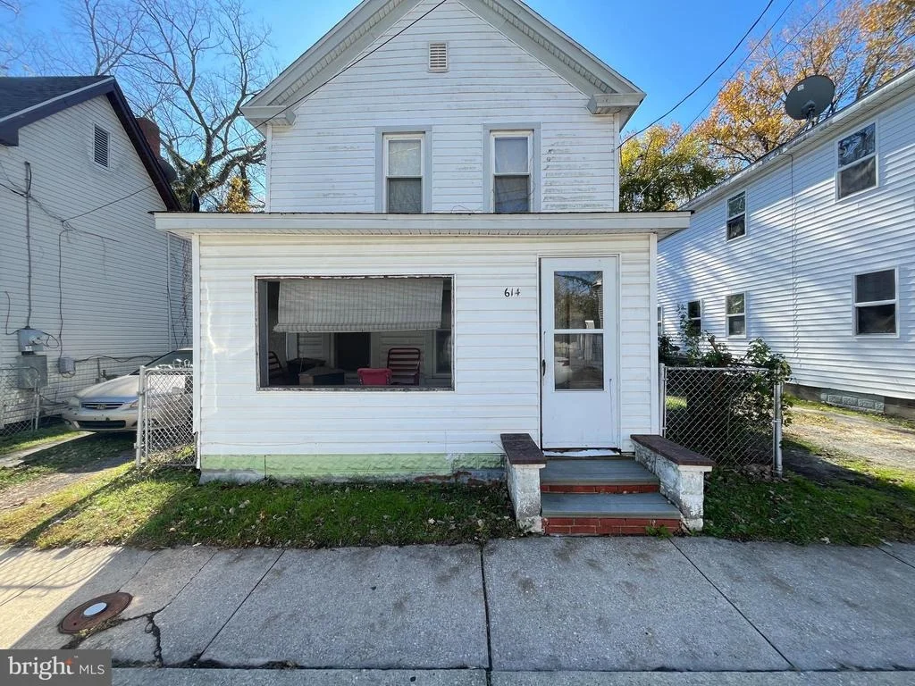 Photo of 614 DOUGLAS STREET