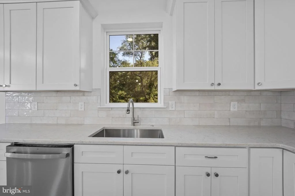 Photo of 492 ELLIS AVENUE