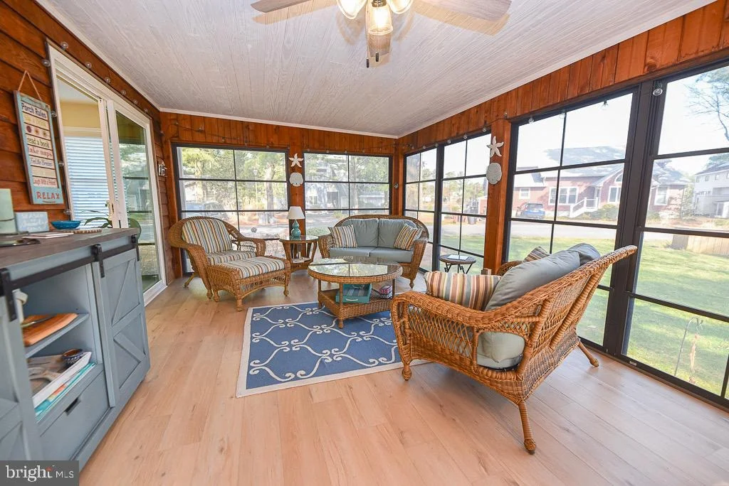 Photo of 956 LAKE VIEW DRIVE