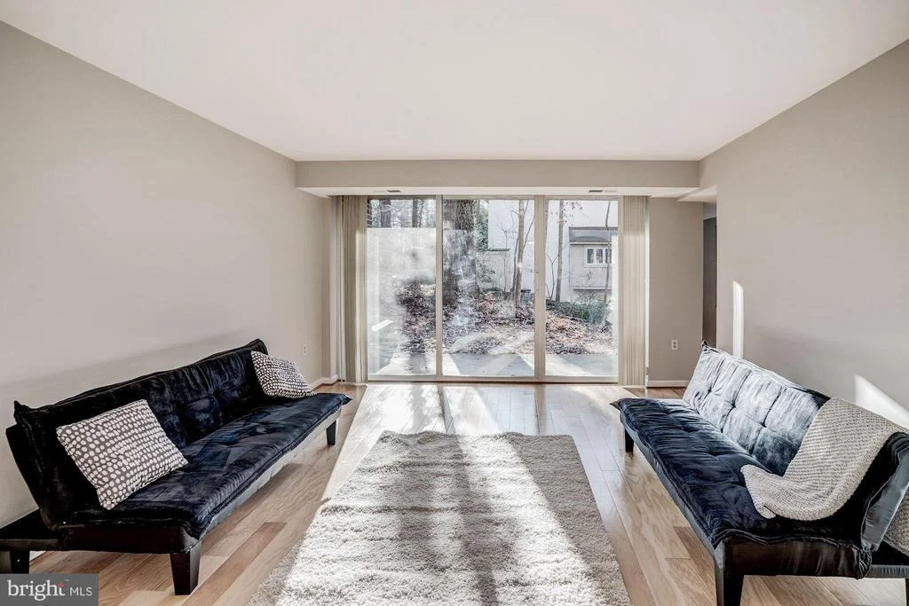 Photo of Unit 1A at 1540 NORTHGATE SQUARE