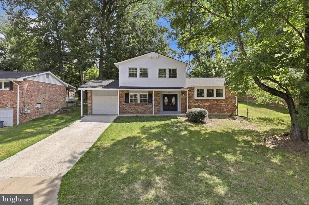 Photo of 716 CALVERT LANE
