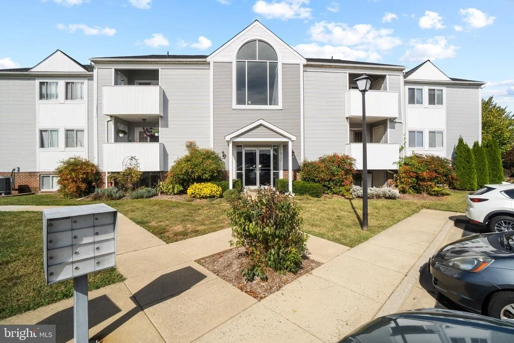 Photo of Unit 2D at 2157 WAINWRIGHT COURT
