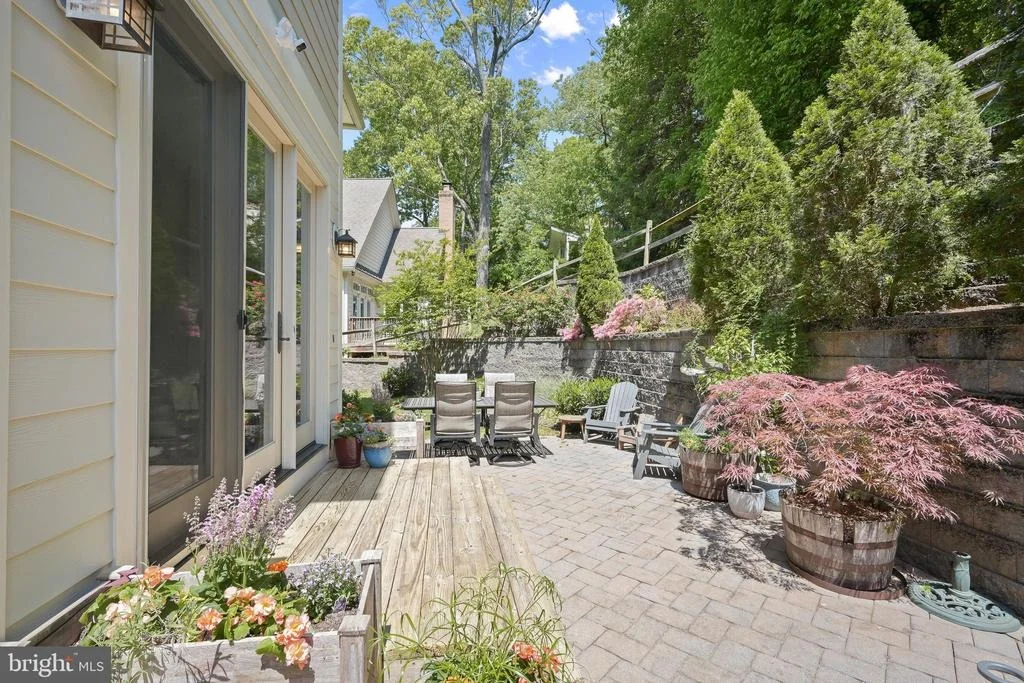 Photo of 6314 WALHONDING ROAD