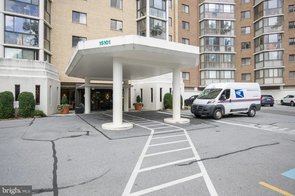 Photo of Unit 1618 at 15101 INTERLACHEN DRIVE