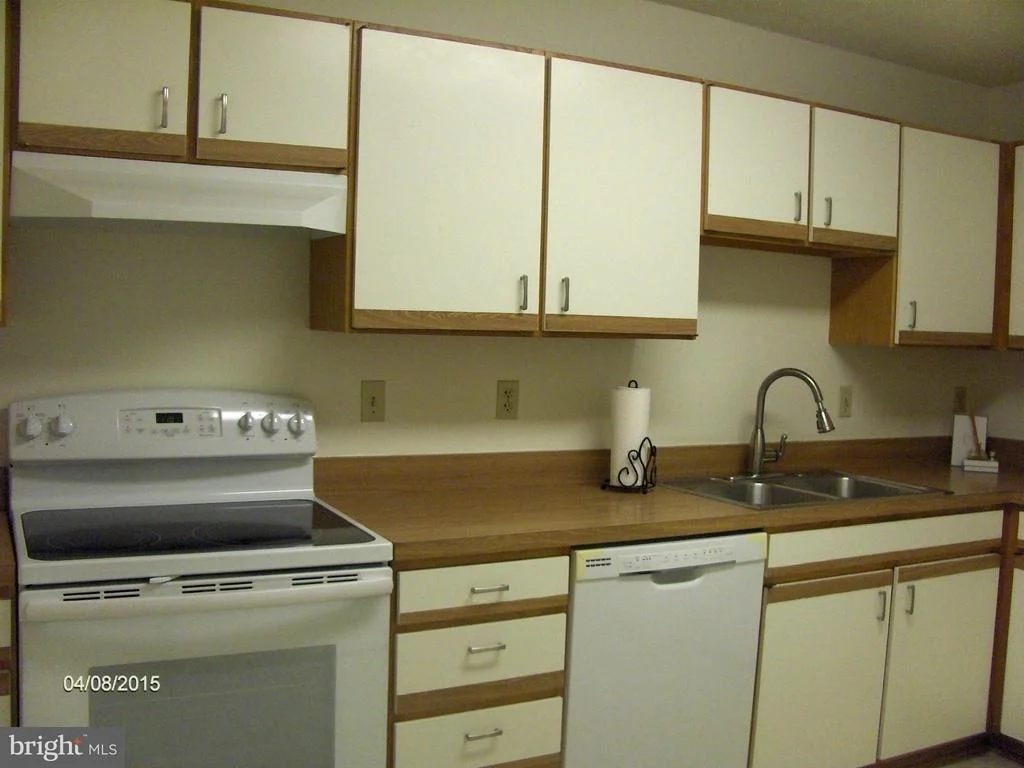 Photo of Unit 1706 at 15101 INTERLACHEN DRIVE