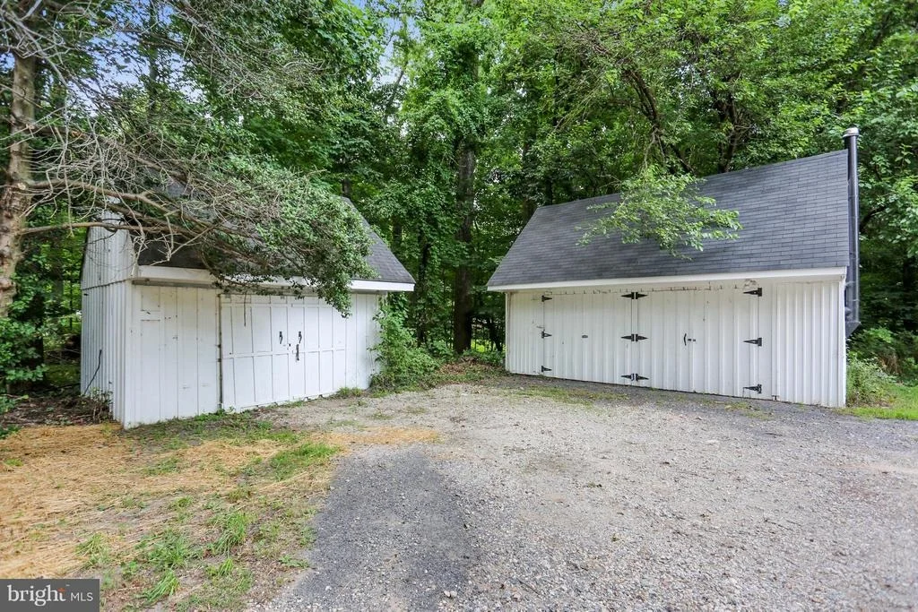 Photo of 17415 BATCHELLORS FOREST ROAD
