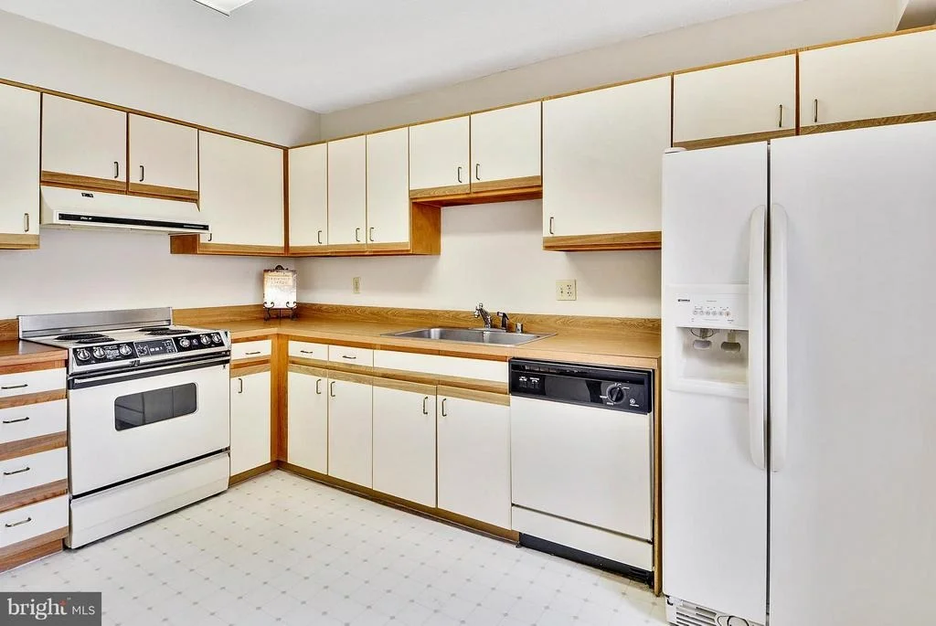 Photo of Unit 3312 at 15115 INTERLACHEN DRIVE