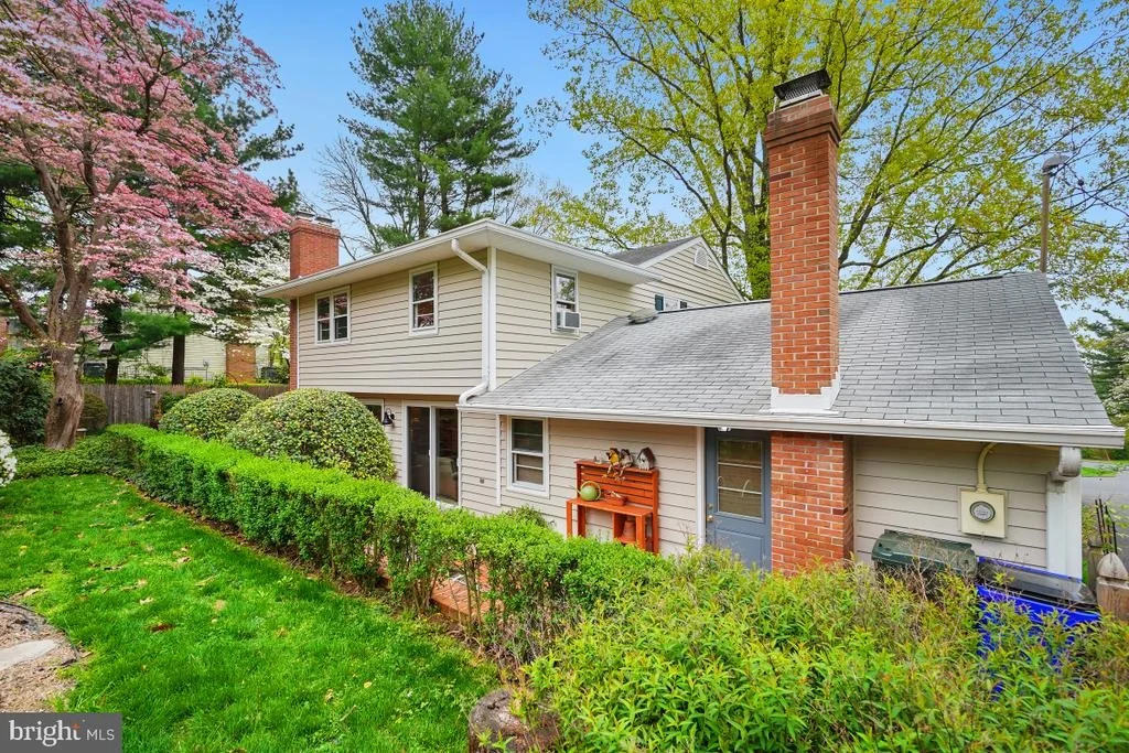 Photo of 7516 OAKMONT DRIVE
