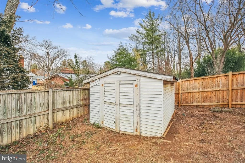 Photo of 715 BELGRADE ROAD N