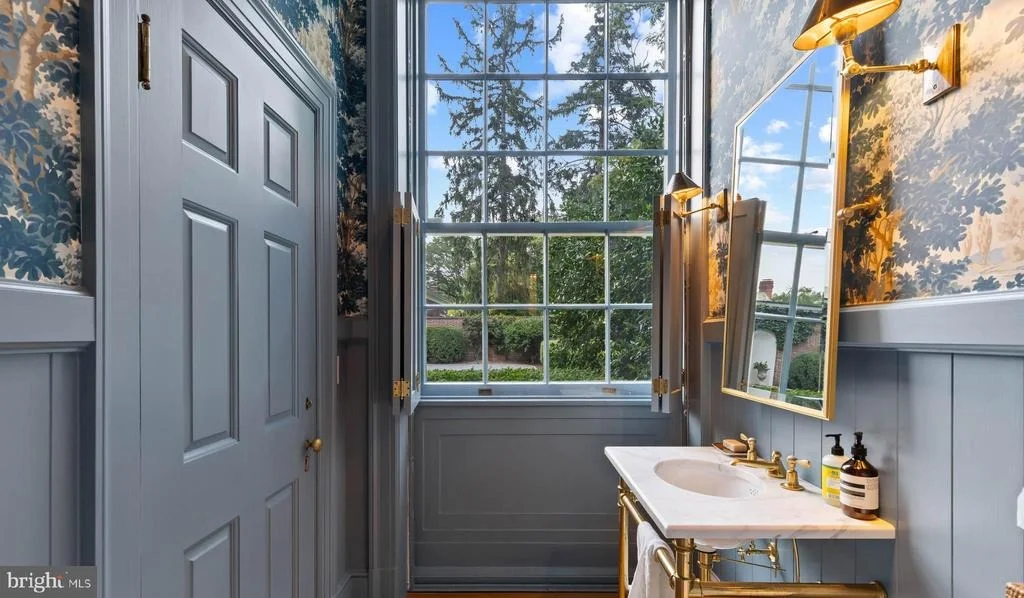 Photo of 15 CHARLCOTE PLACE