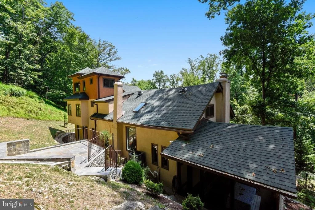 Photo of 9919 MACARTHUR BOULEVARD