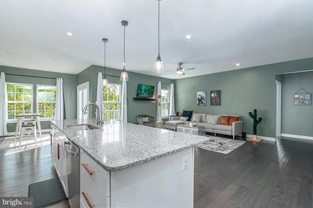 Photo of 405 POTOMAC VIEW PARKWAY