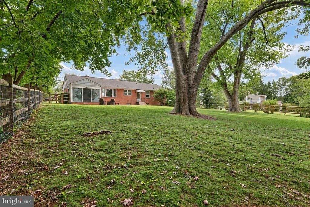 Photo of 1221 DULANEY VALLEY ROAD