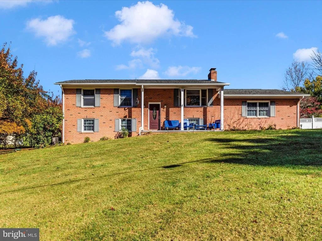 Photo of 9242 OAK TREE CIRCLE
