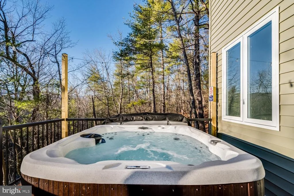 Photo of 1355 GREENVIEW DRIVE