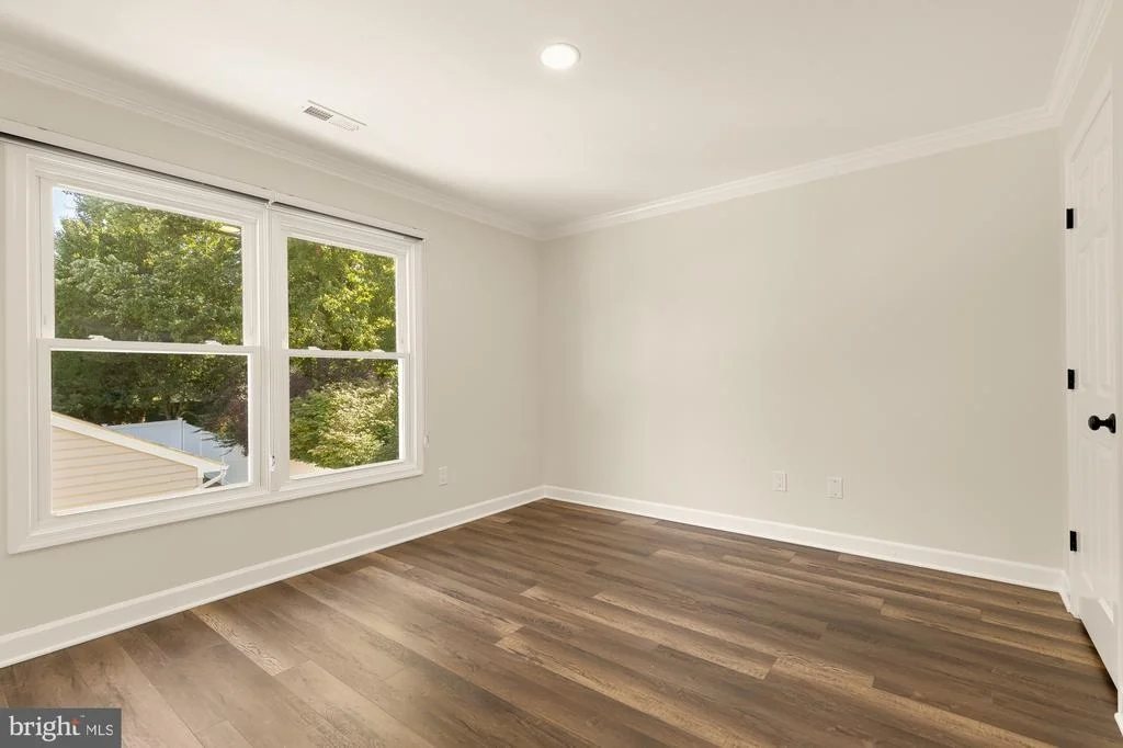 Photo of 1505 SPRING VALE AVENUE