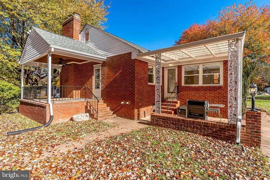 Photo of 8993 MEADOWVIEW DRIVE