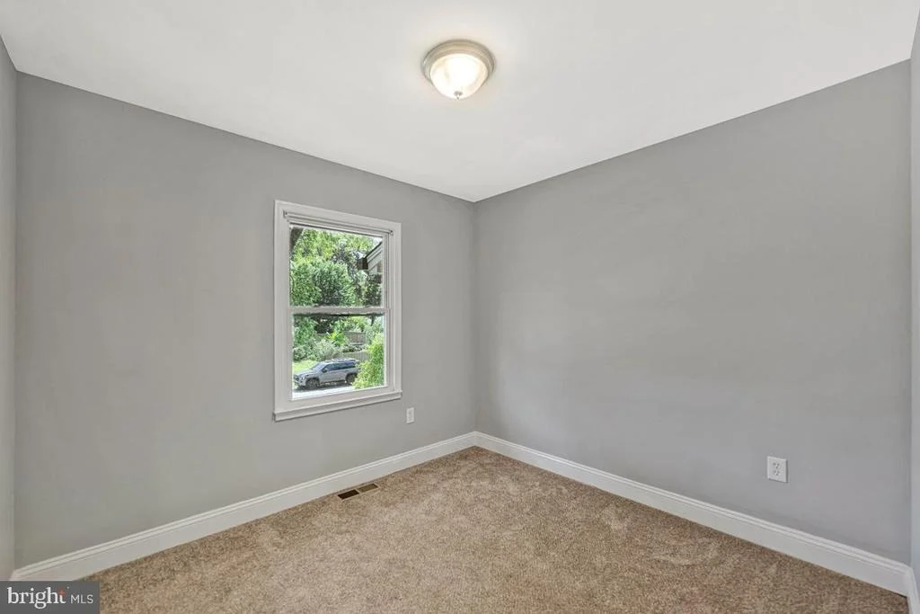 Photo of 409 UNIVERSITY DRIVE