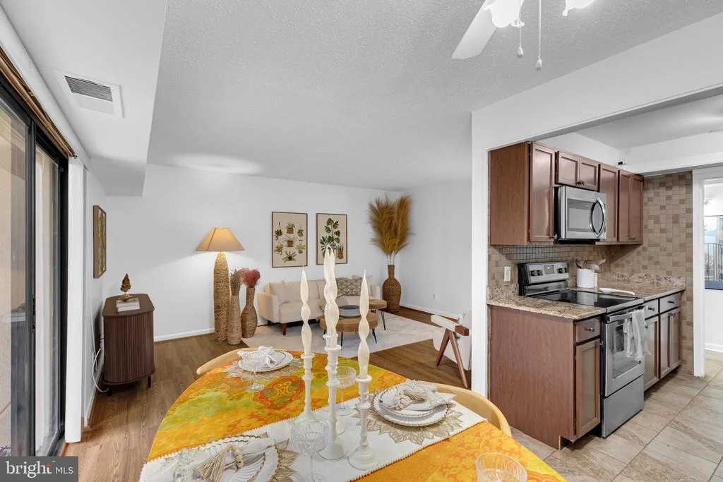 Photo of Unit 832B at 11637 STONEVIEW SQUARE