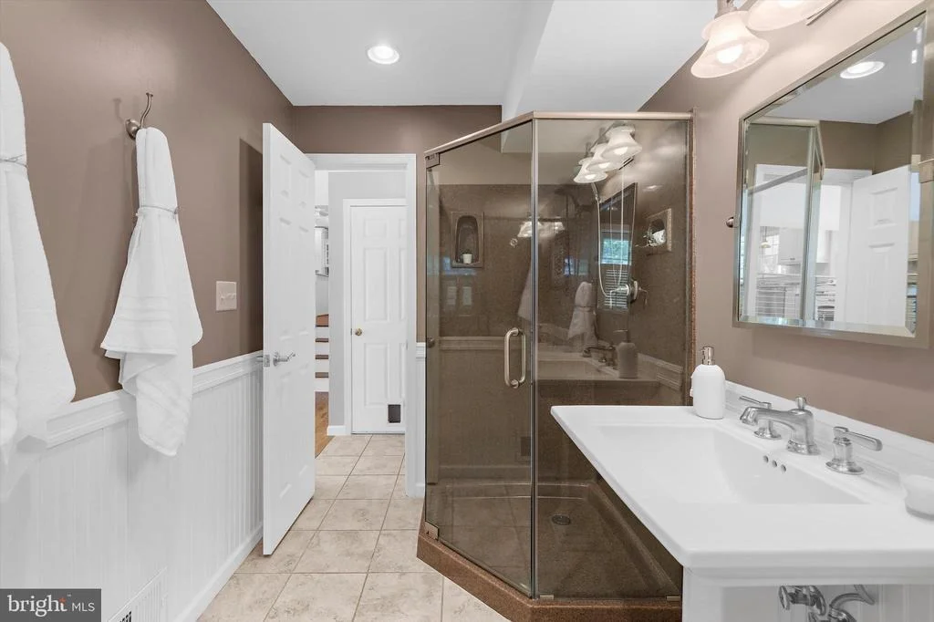 Photo of 527 BAY HILLS DRIVE