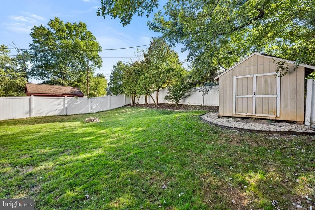 Photo of 825 CLIFFEDGE ROAD