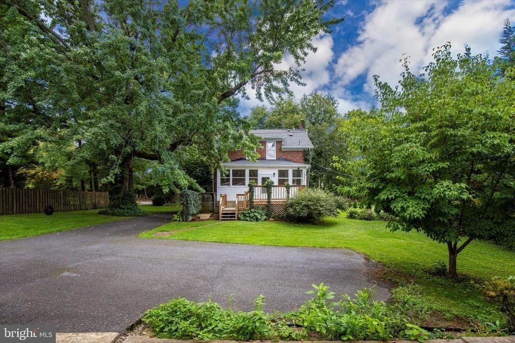 Photo of 1661 SHOOKSTOWN ROAD