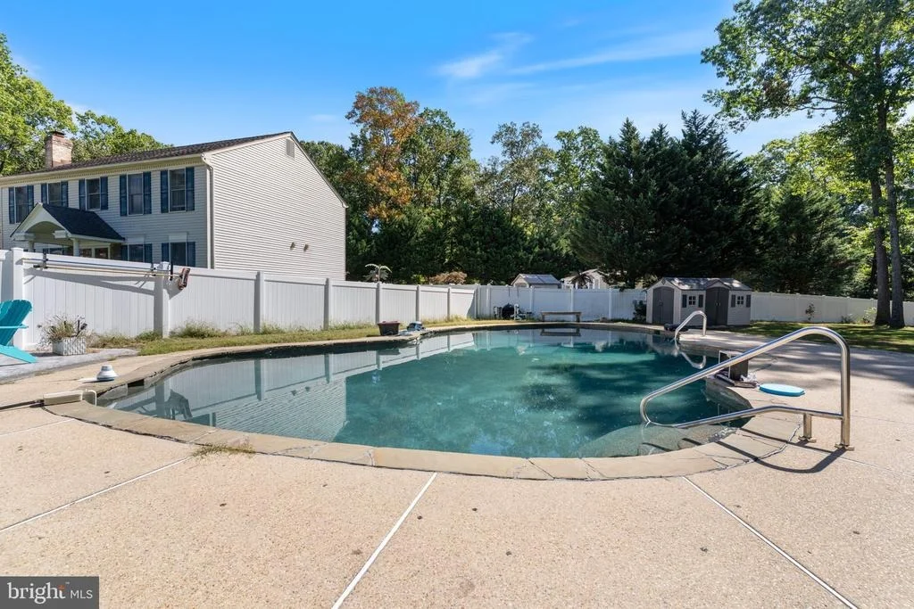 Photo of 735 EVERGREEN ROAD