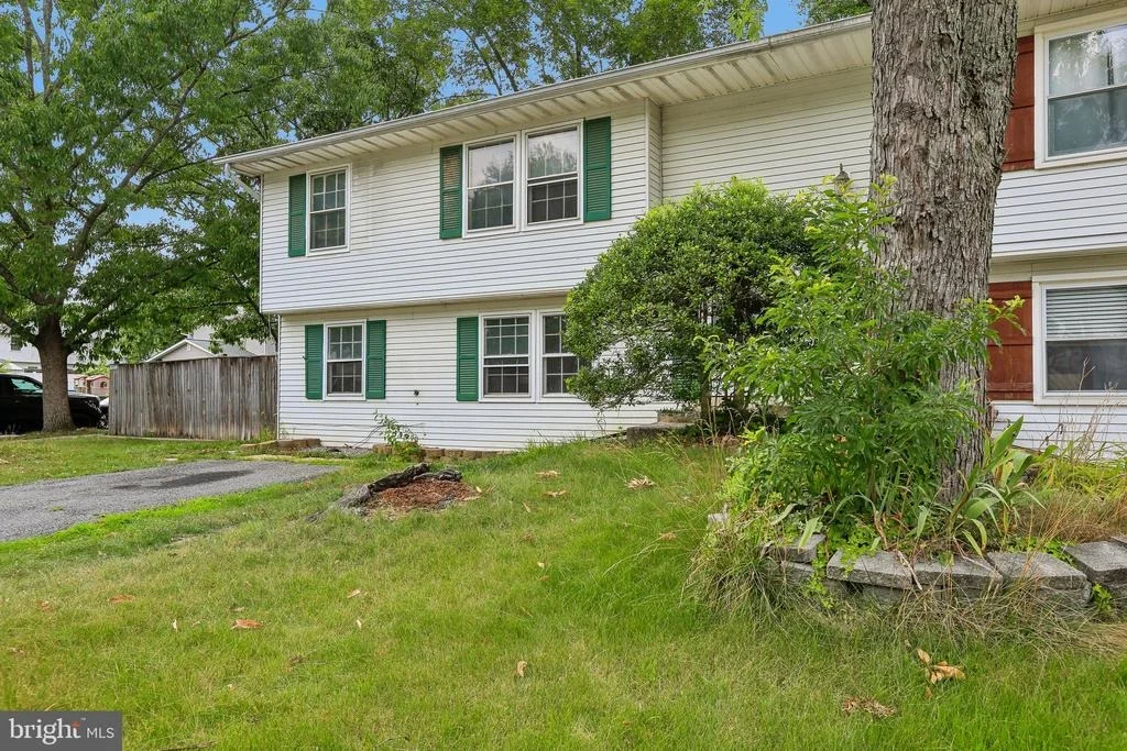 Photo of 720 CHAPELGATE DRIVE