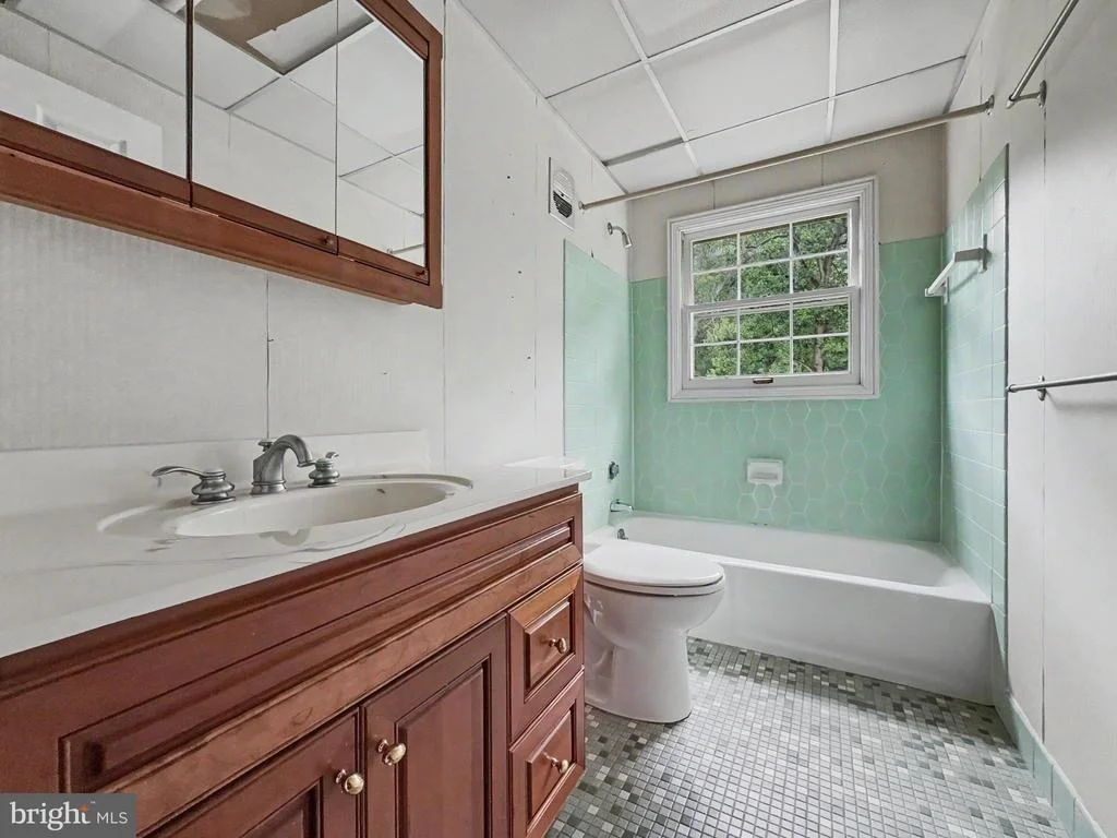 Photo of 1318 DENBY ROAD