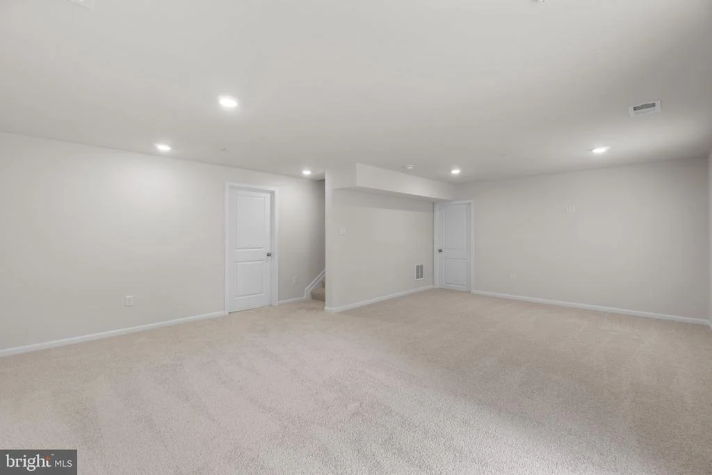 Photo of 2070 POMONA WAY
