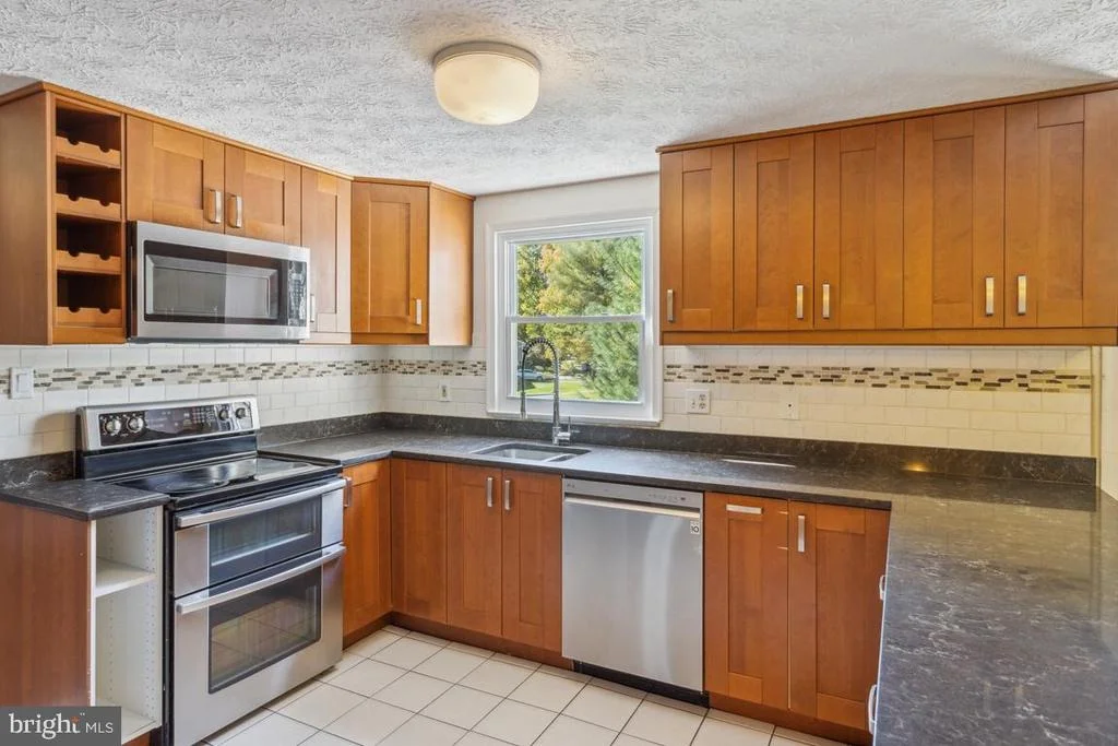 Photo of 8032 RED JACKET WAY