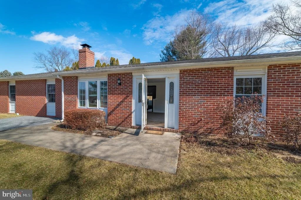 Photo of 2115 STERLING COURT