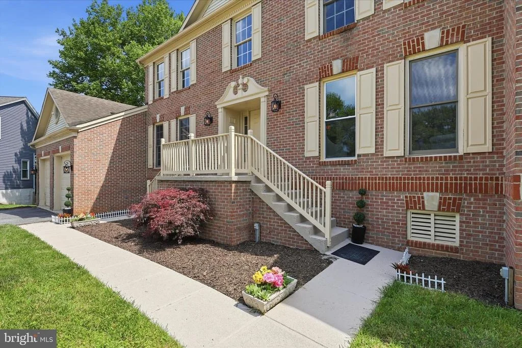 Photo of 6135 FIELDCREST COURT