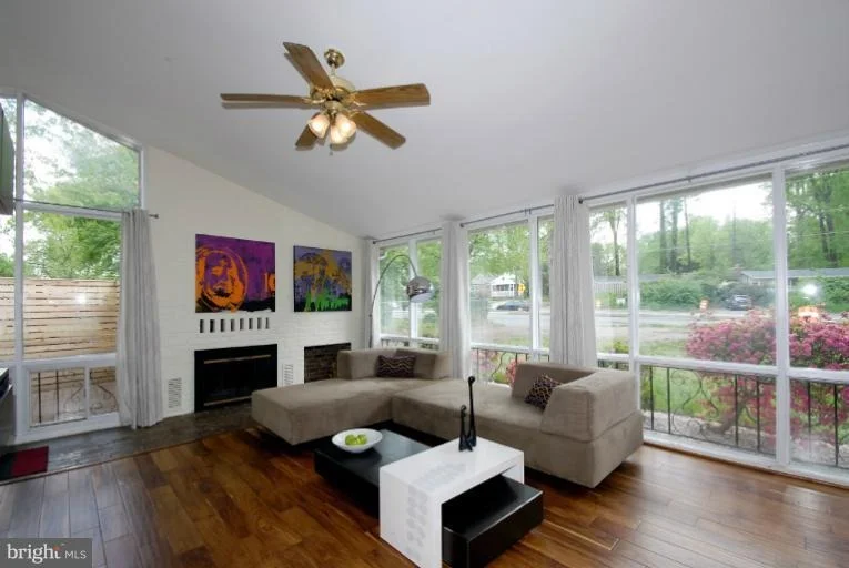 Photo of 11633 VEIRS MILL ROAD