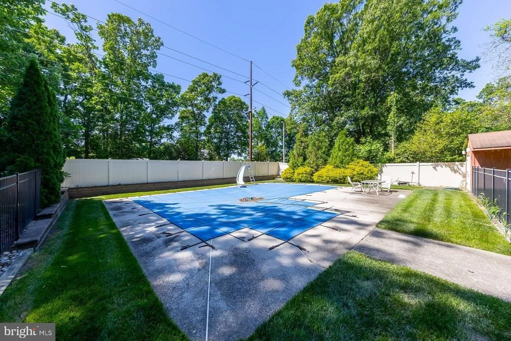 Photo of 73 COLONIAL TERR