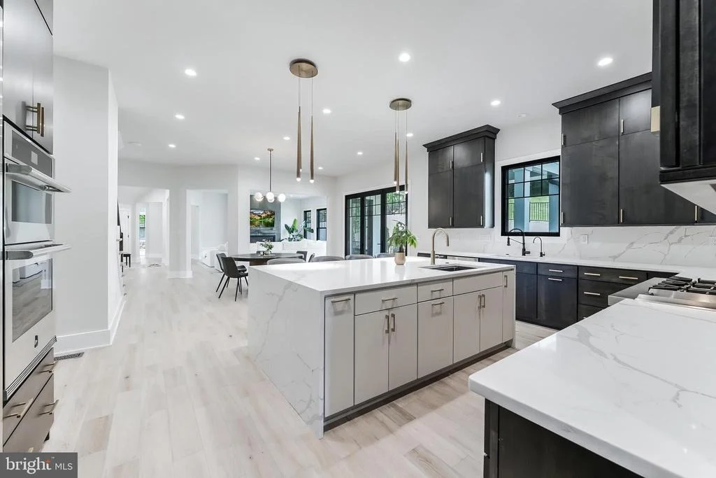 Photo of 952 WALKER ROAD