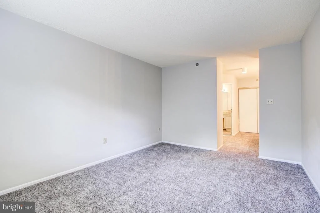 Photo of Unit 3306 at 15115 INTERLACHEN DRIVE