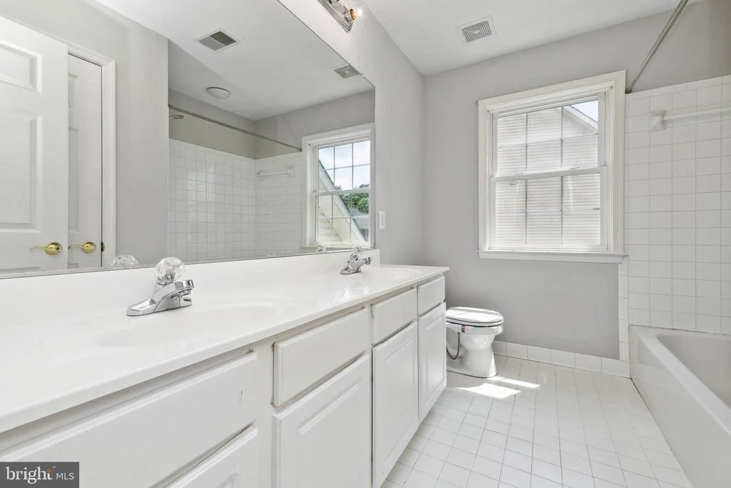 Photo of 457 UNIVERSITY DRIVE