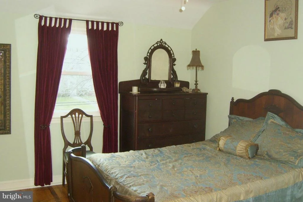 Photo of 221 WILLIAMSBURG DRIVE